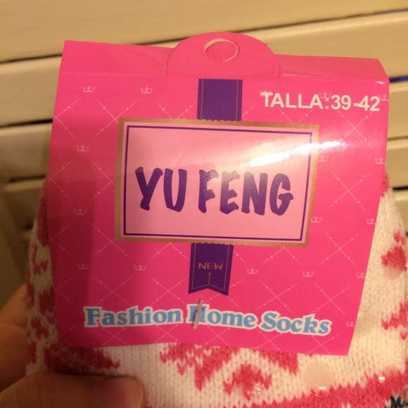 Thermos Christmas Socks- Pink & White Snowflake - Picture 2 of 5